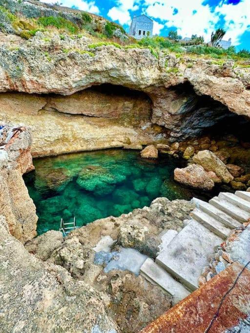 Cliffside Cozy Villa W/ Seaviews Mézapos Kültér fotó